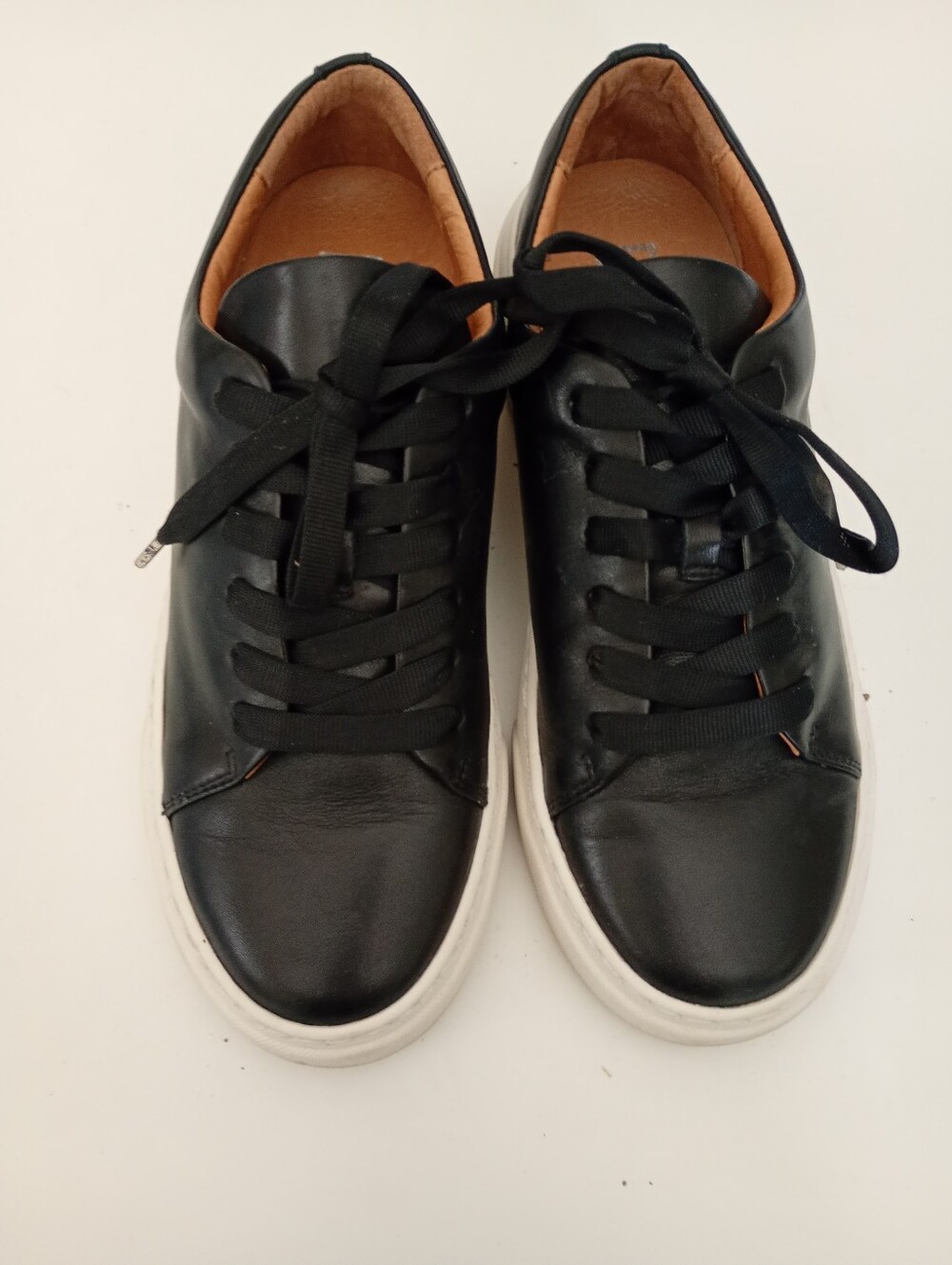 eos | Black Leather Low-Top Sneakers with White Sole | 37